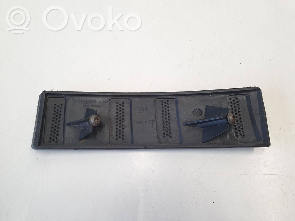 Tesla Model S Fog light bracket 