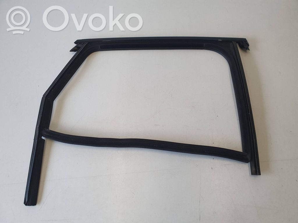 Porsche Macan (95B) Rear door glass trim molding 
