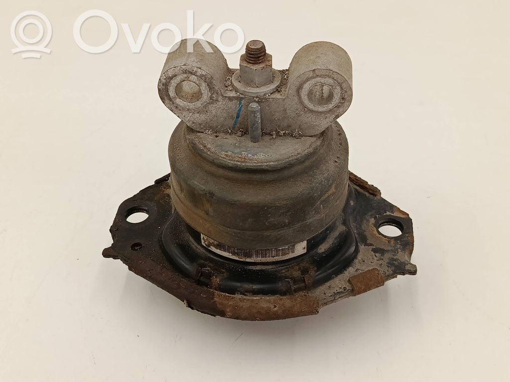 Dodge Challenger Engine mount bracket 