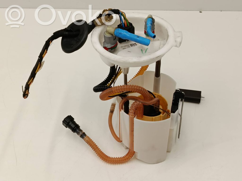 BMW 2 F46 Polttoainesäiliön pumppu 