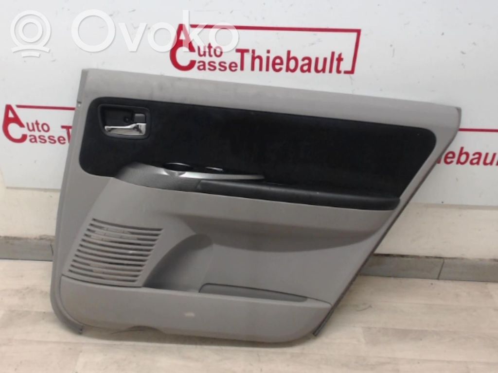 Mitsubishi Grandis Moldura del tarjetero del panel de la puerta trasera 