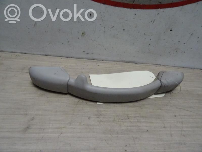 Peugeot 1007 Un ensemble de poignées pour le plafond 