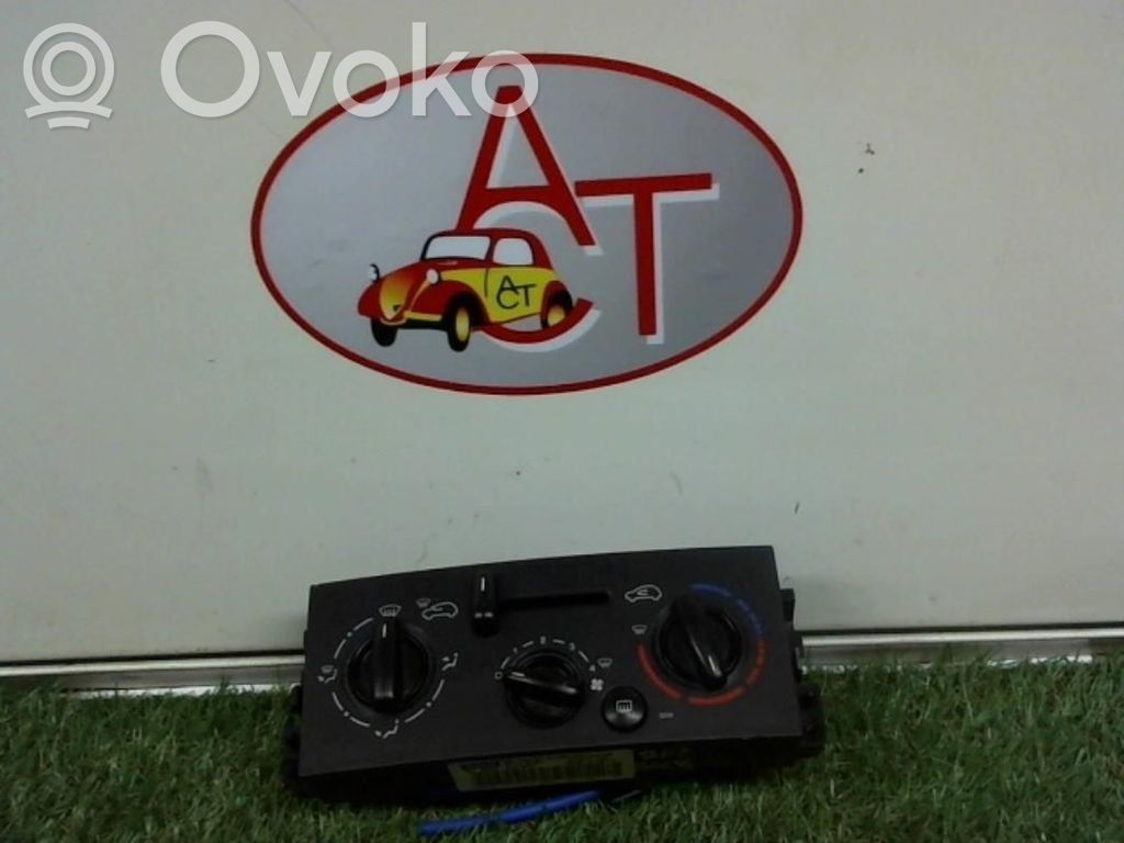 Peugeot 207 Climate control unit 