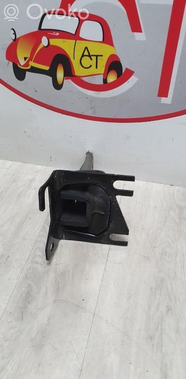 Engine mount bracket