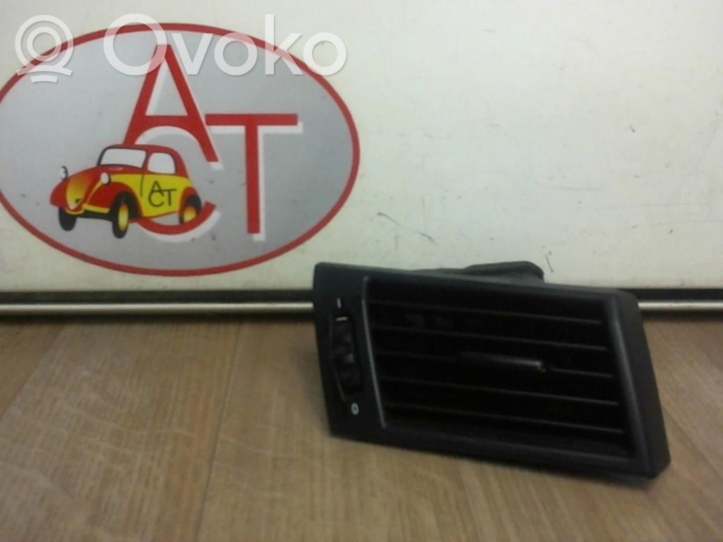 BMW X3 E83 Rejilla de ventilación central del panel 