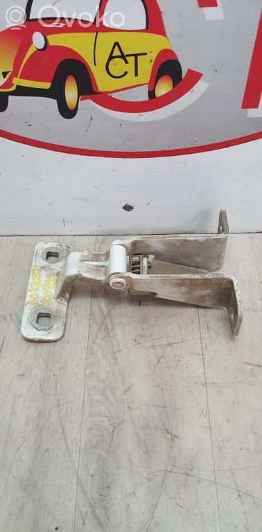 Tailgate/trunk/boot hinge