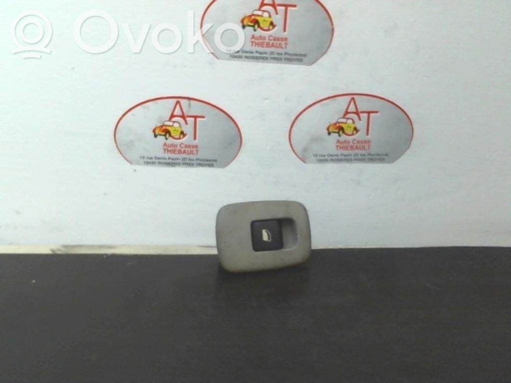 Electric window control switch   6490F9,6490F9