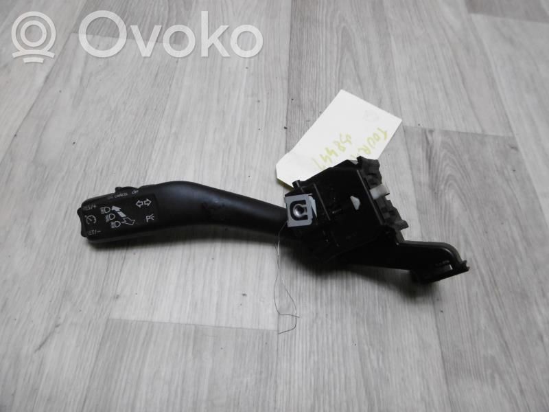 Volkswagen Touran I Boutons / interrupteurs volant