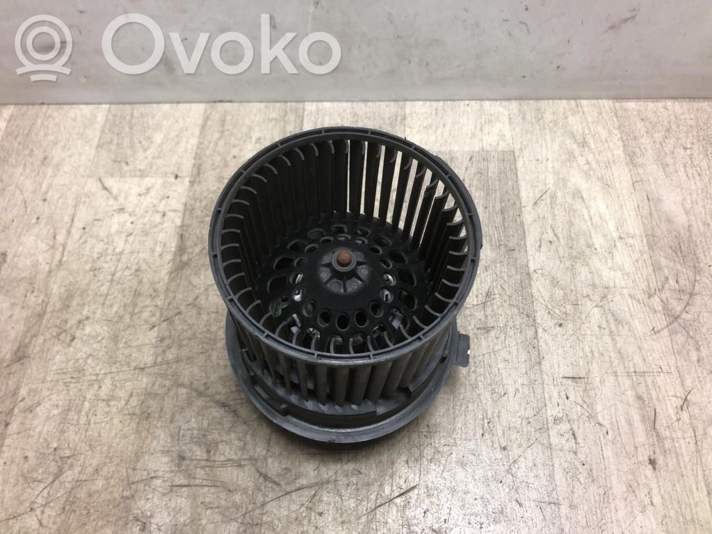 Renault Clio IV Pečiuko ventiliatorius/ putikas 