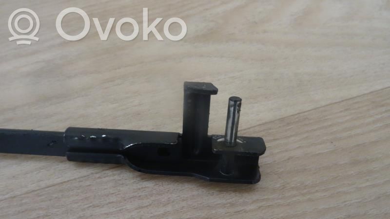 Peugeot 407 Braccio della spazzola tergicristallo anteriore 