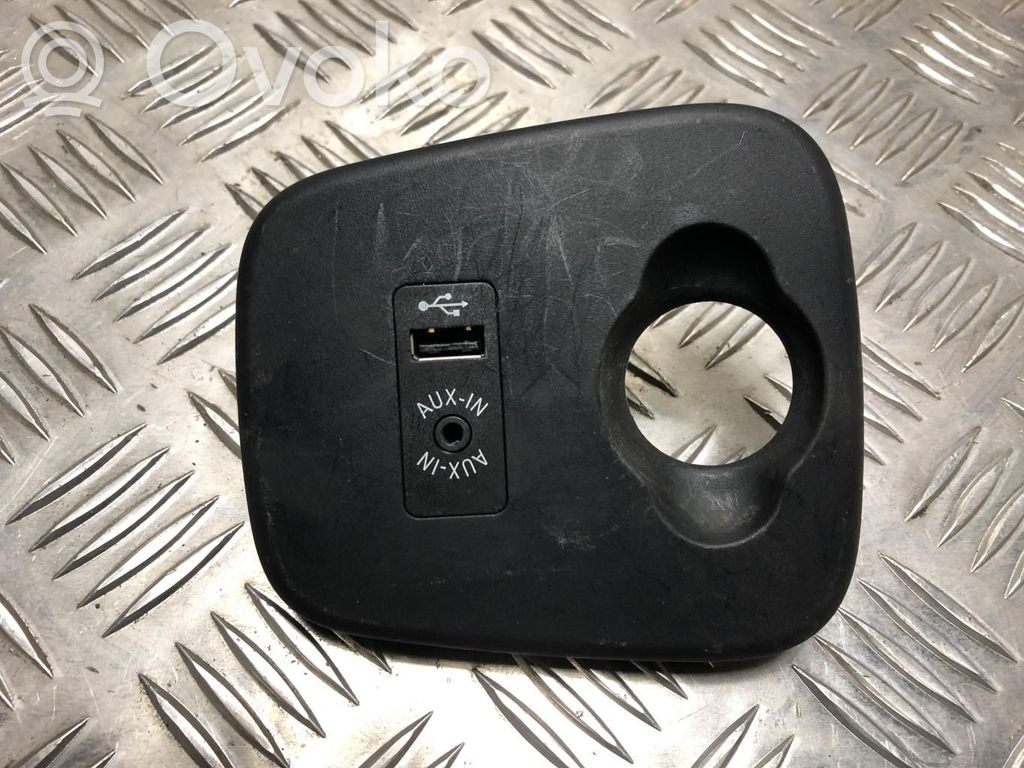 Mini One - Cooper F56 F55 AUX in-socket connector 