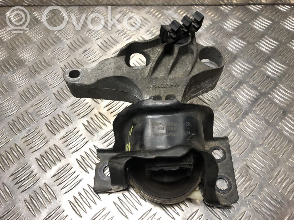 Engine mount bracket