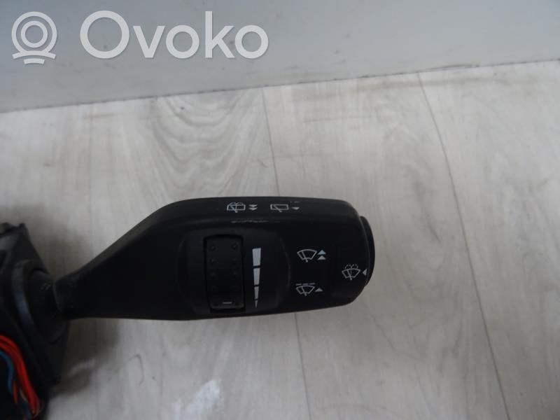 Steering wheel buttons/switches