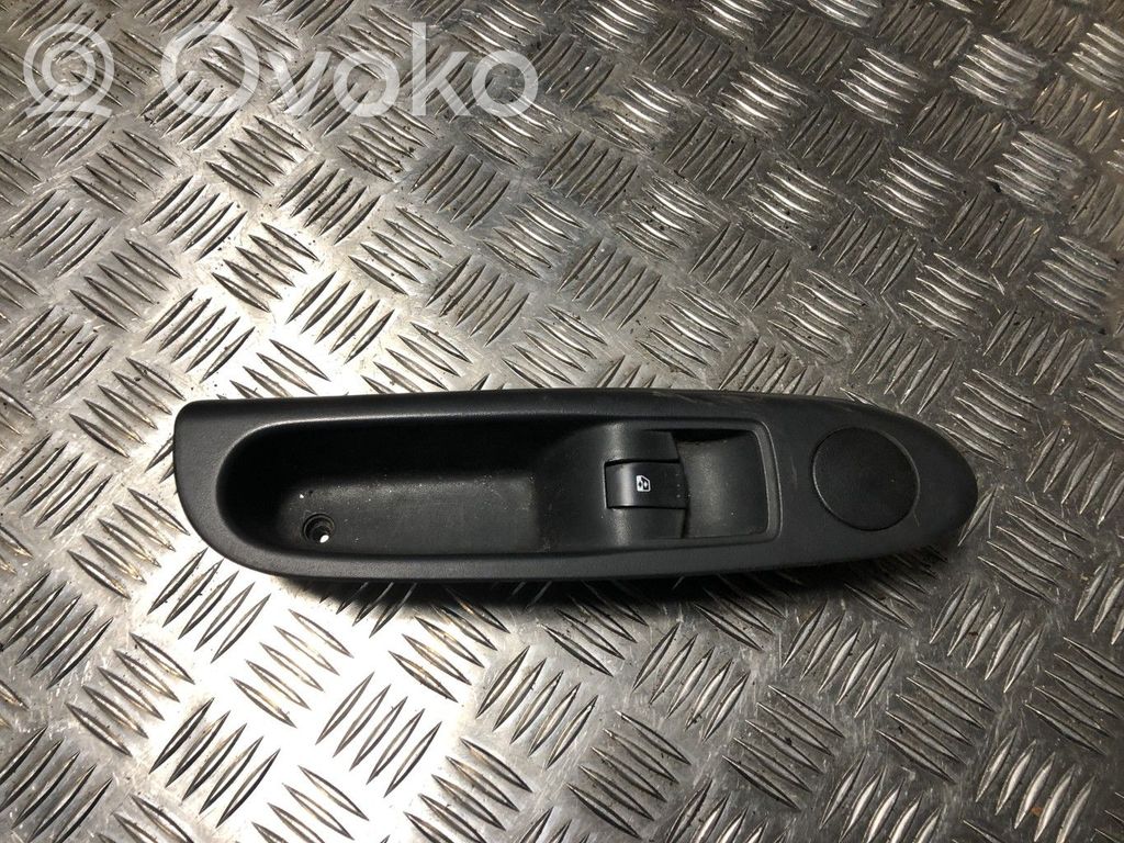 Renault Clio III Electric window control switch 