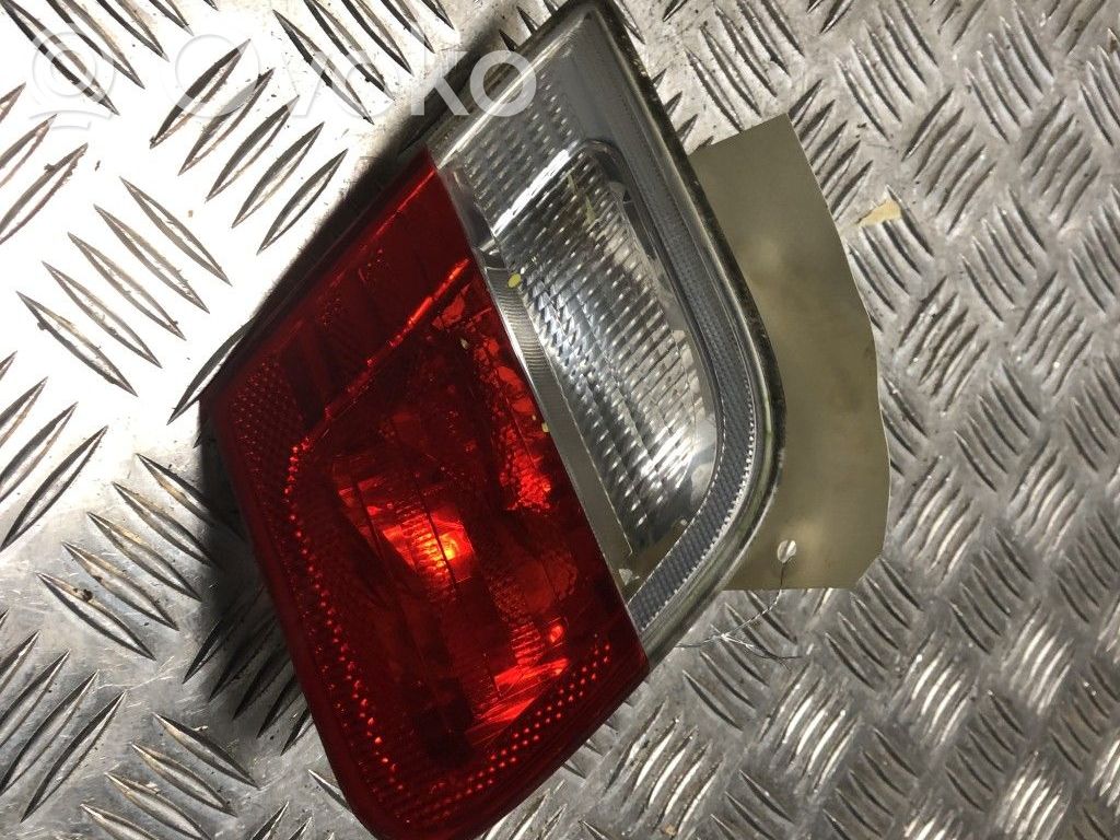 BMW 3 E46 Aizmugurējais lukturis virsbūvē 