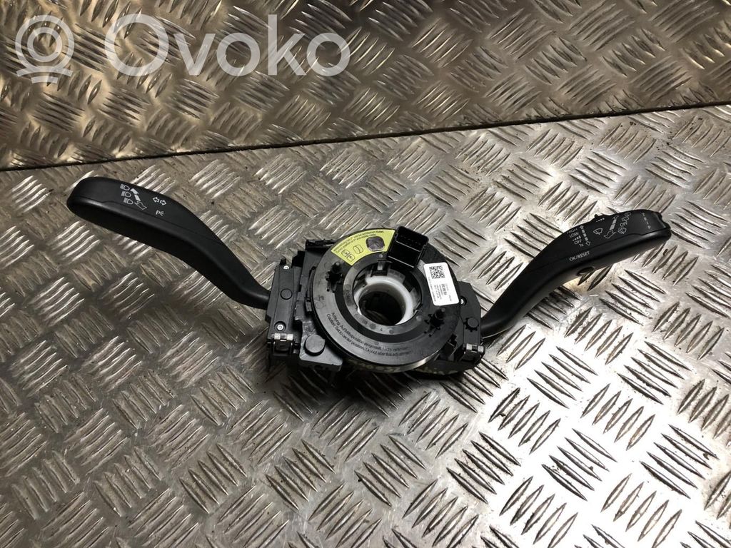 Skoda Roomster (5J) Przełącznik / Przycisk kierownicy 