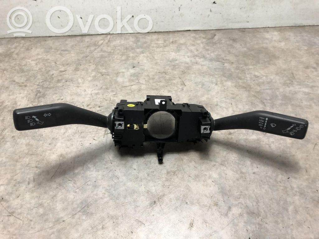 Volkswagen Up Pulsanti/interruttori sul volante 