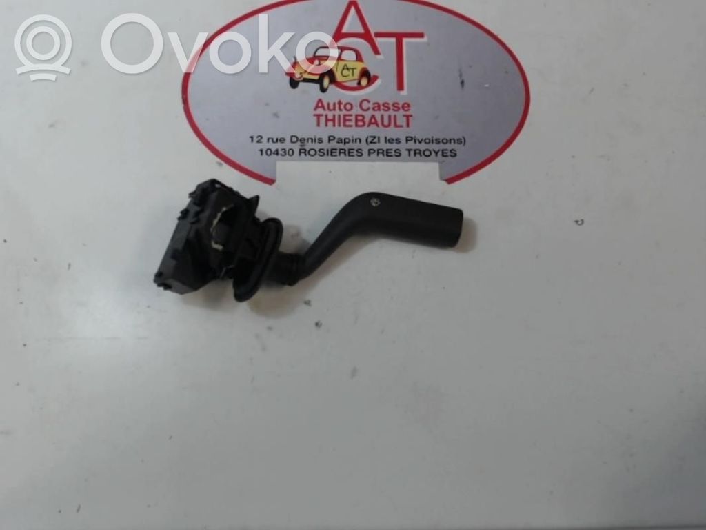 Volvo S40, V40 Pulsanti/interruttori sul volante 