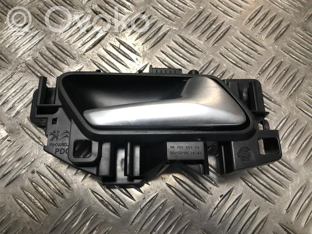Peugeot 208 II Klamka wewnętrzna drzwi przednich 