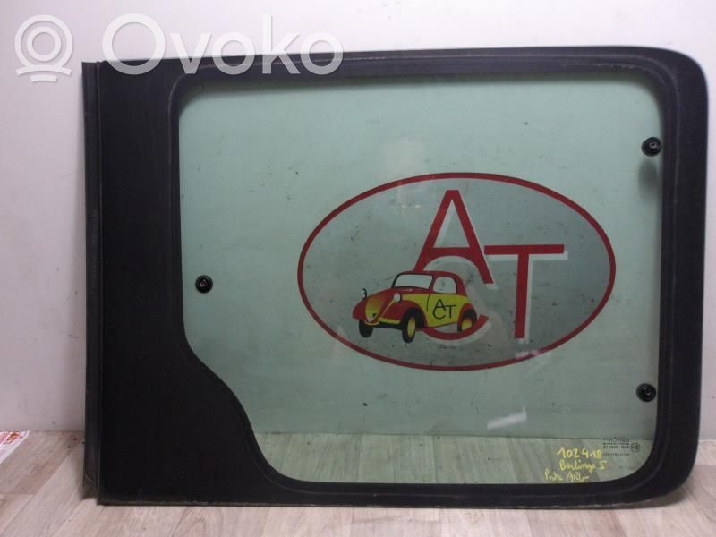 Rear side window