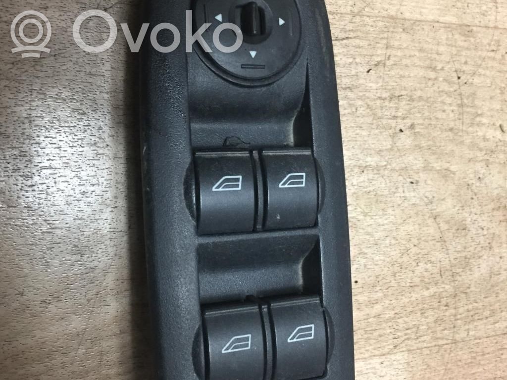 Ford C-MAX I Electric window control switch 