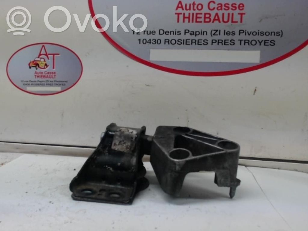 Renault Kangoo II Engine mount bracket 