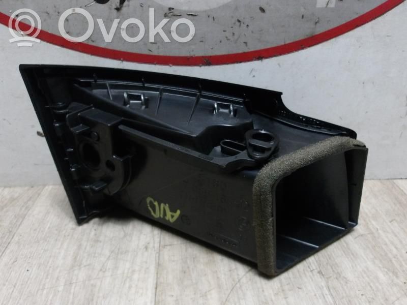 BMW 1 E81 E87 Centrālais gaisa ventilācijas režģis 