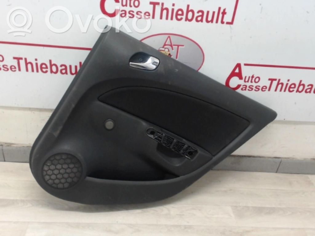 Opel Corsa E Aizmugurē apdare 