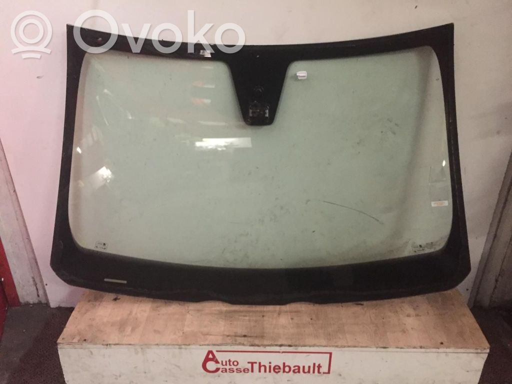 Volvo V50 Front windscreen/windshield window 