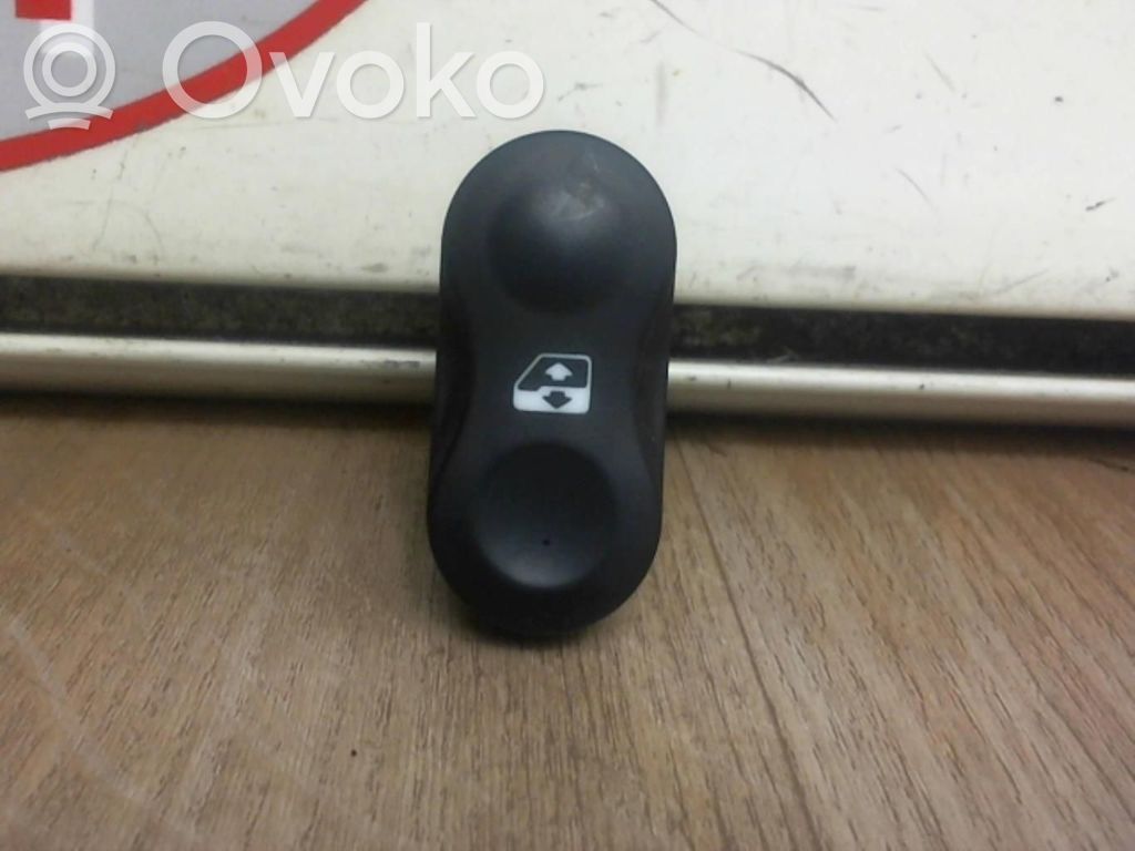 Dacia Duster Electric window control switch 