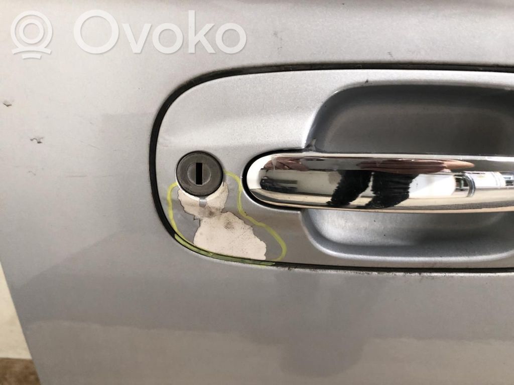 Hyundai Trajet Puerta delantera 