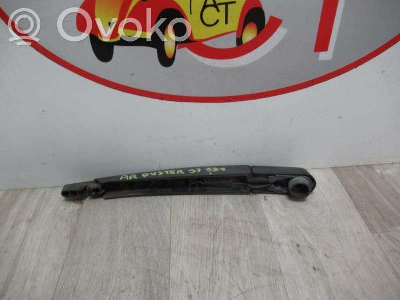 Brazo del limpiaparabrisas trasero   7701066672,7701066672