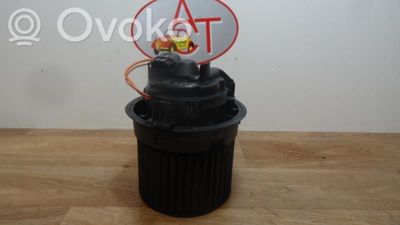 Renault Clio IV Pečiuko ventiliatorius/ putikas 