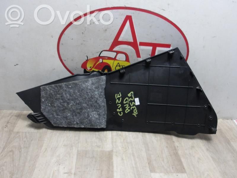 Daewoo Tacuma Poszycia / Boczki bagażnika 