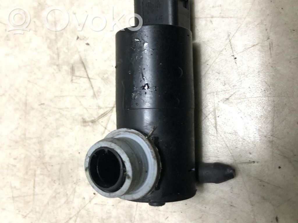 Suzuki SX4 Windscreen/windshield washer pump 