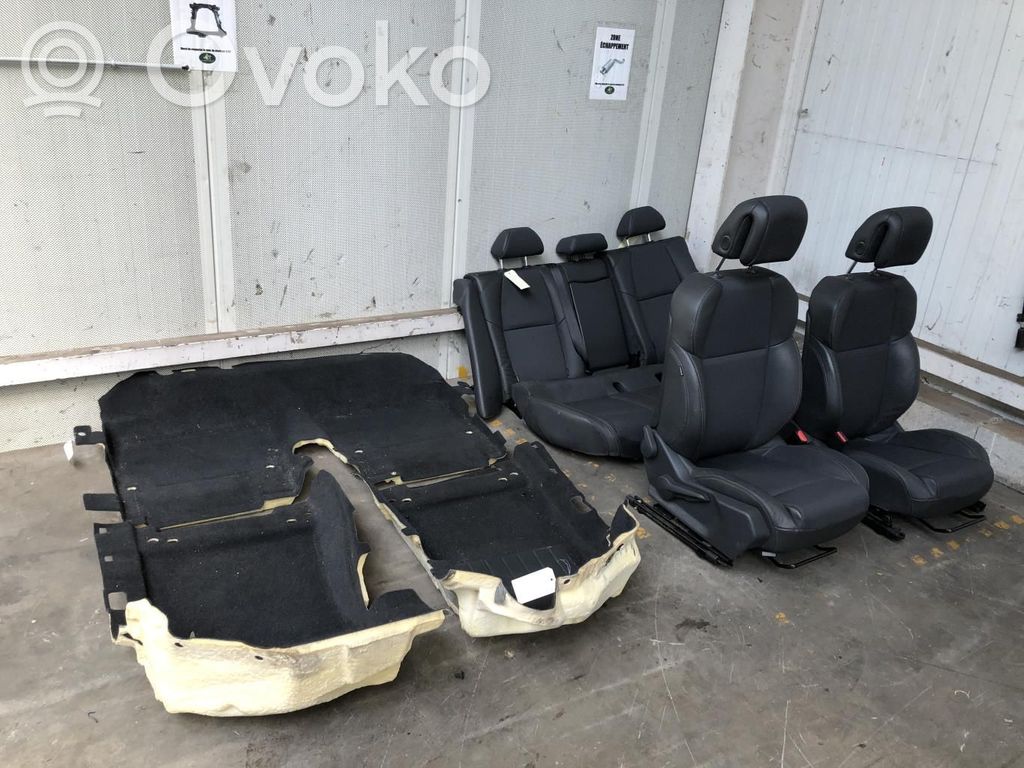 Interior set   884794,884794