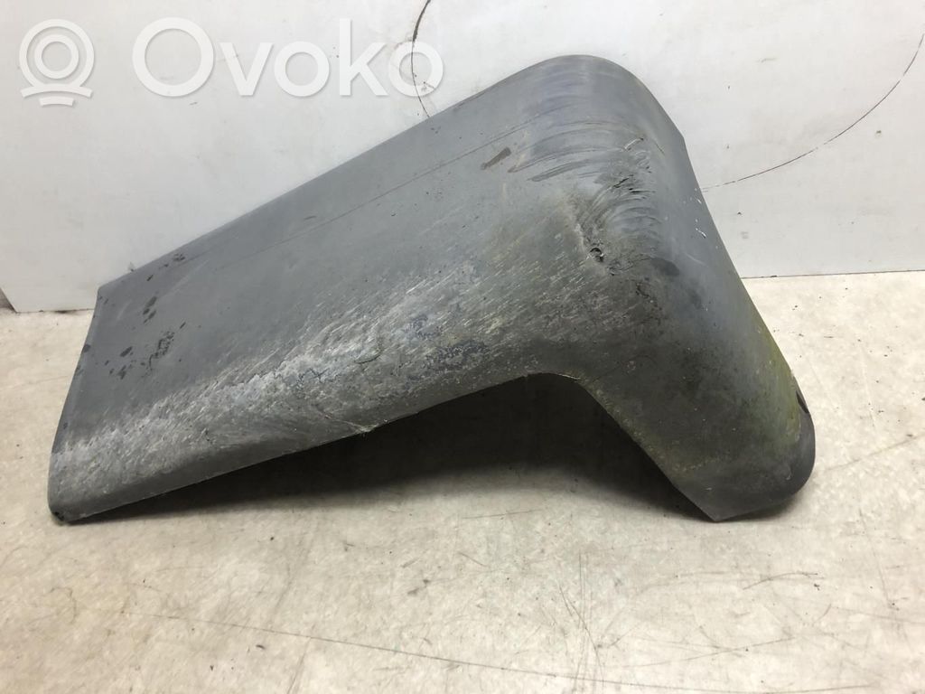 Takapuskurin kulmaosan verhoilu   1370950,1370950