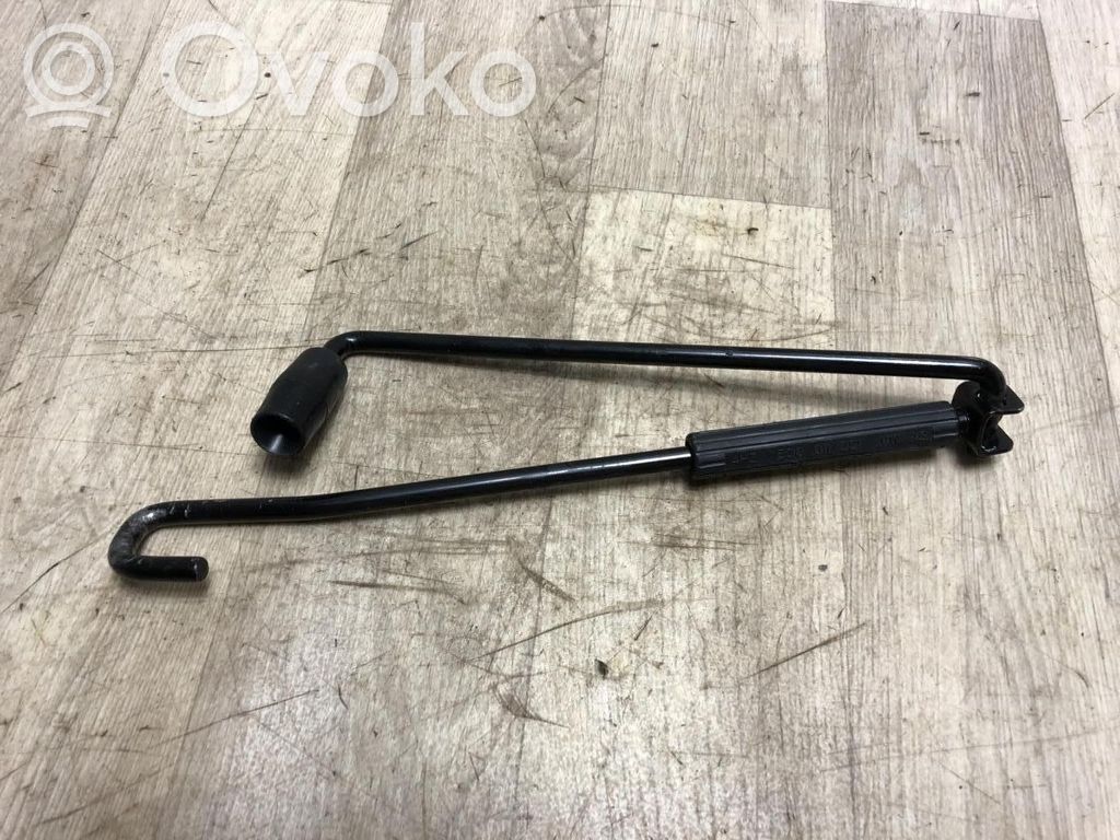 Volkswagen Golf VII Kit d’outils
