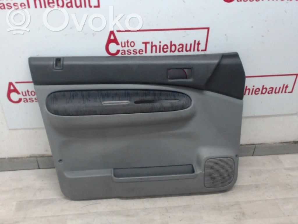 Mazda MPV Rivestimento del pannello della portiera anteriore 