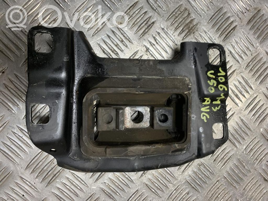 Engine mount bracket   30680786,30680786