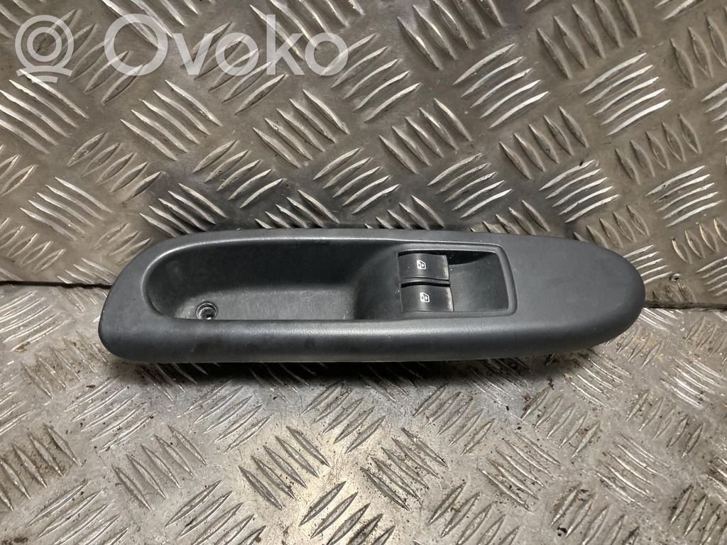 Renault Clio III Electric window control switch 