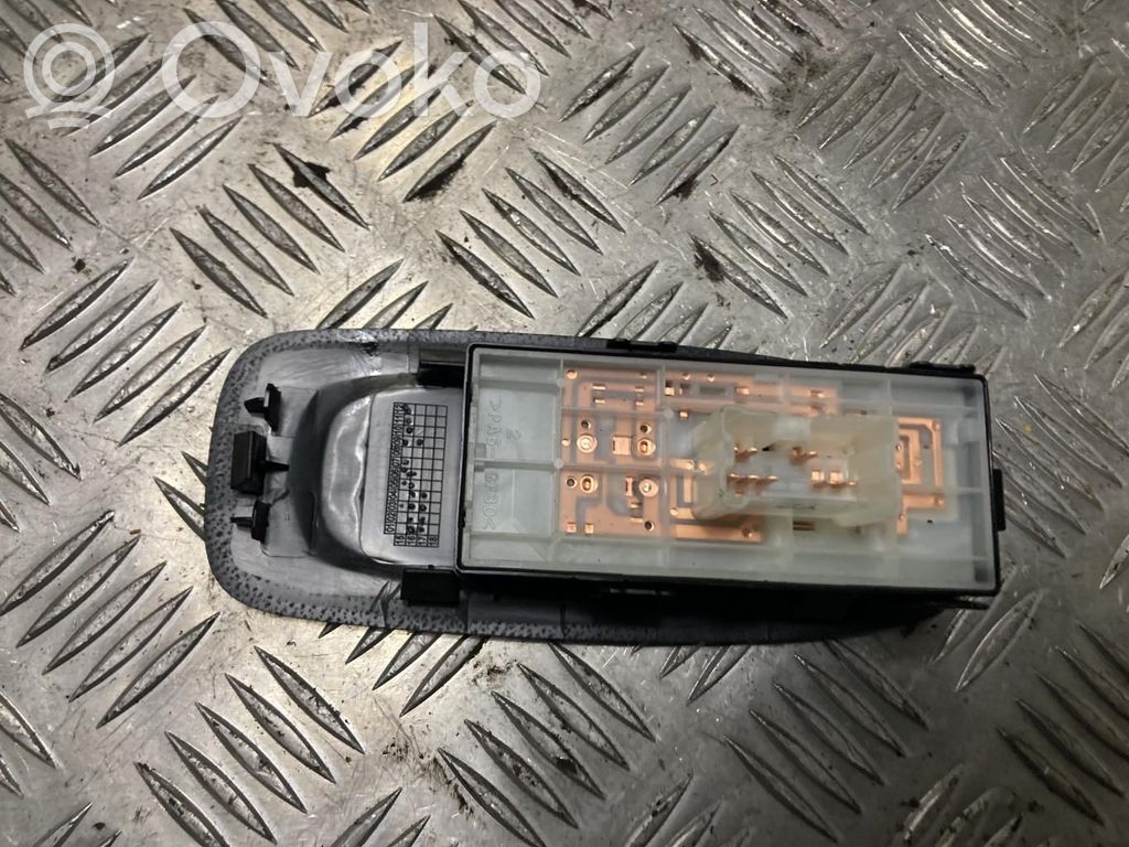 Renault Kadjar Electric window control switch 