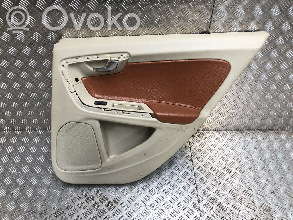 Volvo S60 Galinė apdailos juosta 