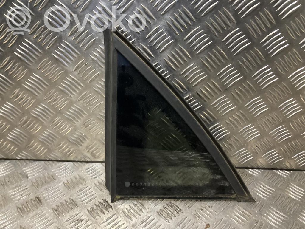Renault Captur II Rear side window 