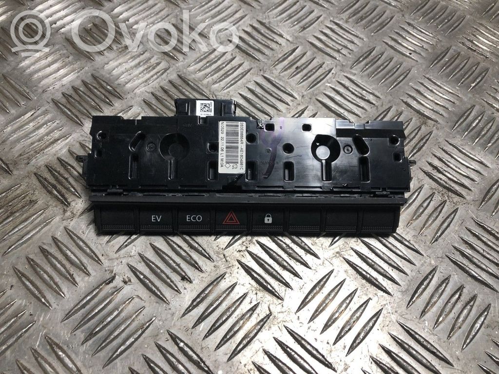 Hazard light switch   283E88884R,283E88884R