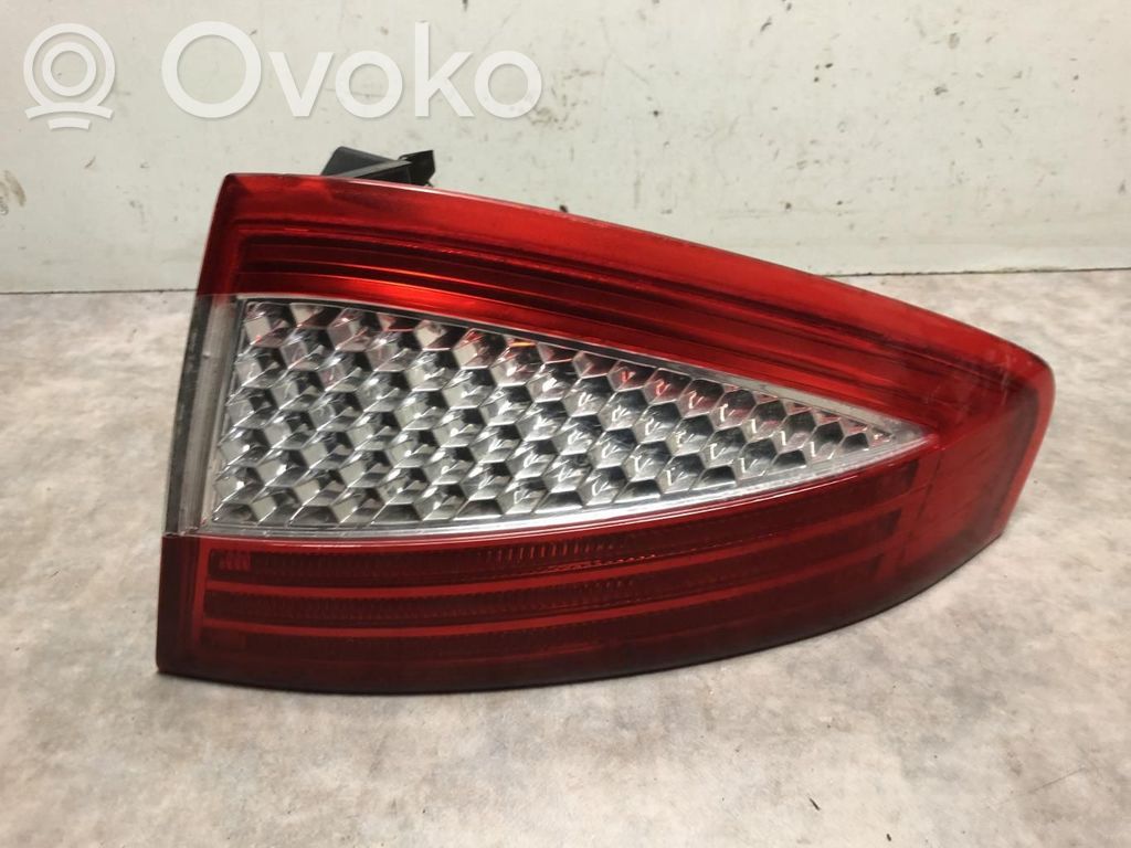 Ford Mondeo MK IV Lampă spate în caroserie 
