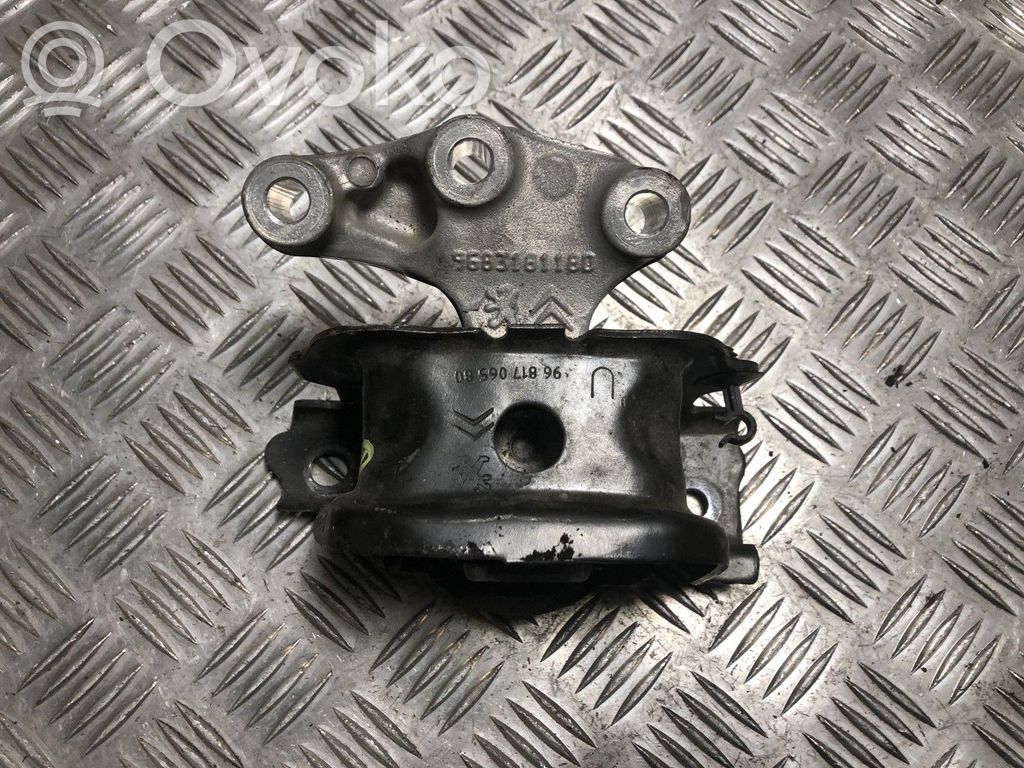 Citroen C3 Engine mount bracket 