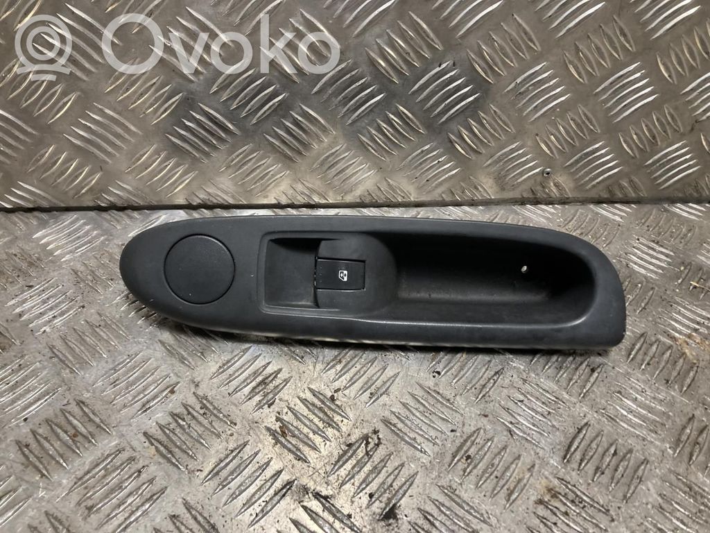 Renault Clio III Electric window control switch 