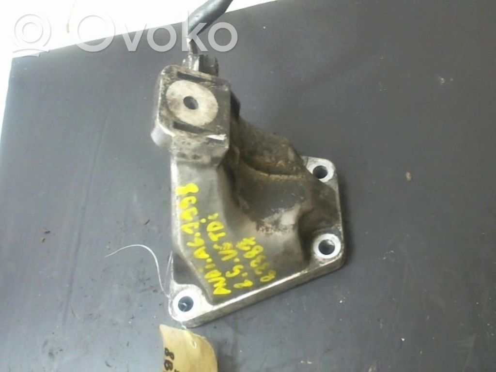 Audi A6 S6 C5 4B Moottorin kiinnikekorvake 