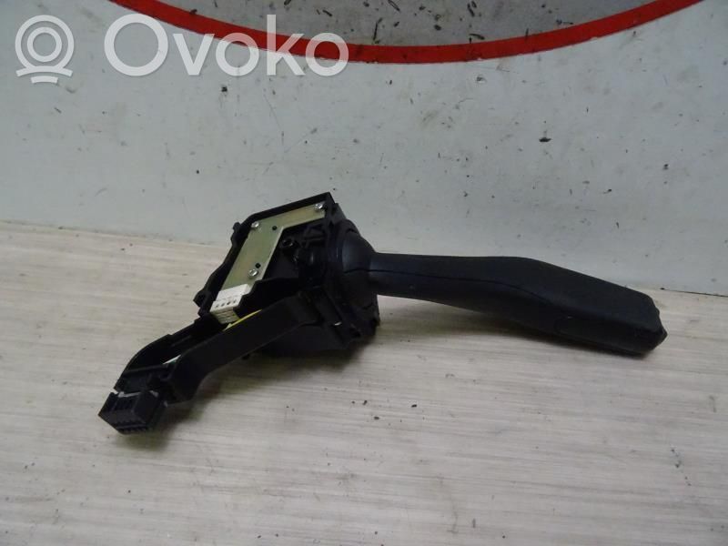 Volkswagen Golf V Boutons / interrupteurs volant
